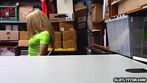 that slutty blonde is fucking so hard 😈💦