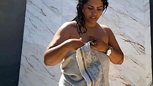 Wife Receives Creampie Then Naked Backyard Bath for Neighbors