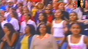 i watch lady lu doin her super positve striptease, rippin her clothes off on brazilian tv