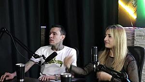 Yasmin Pariz Sells Handjob To Football Player