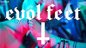 AMAZING PUSSY EATING & FOOT FETISH