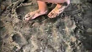 Sexo publico en la playa una desconocida me hace una mamada en la playa