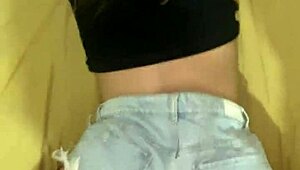 Amateur Girl With Big Ass Fucked Without Removing Shorts!