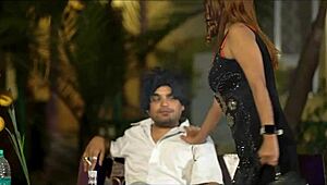 हॉट इंडियन मॉडल बिहारी बाबू की गांड चाटकर चोदती है एनल चुदाई