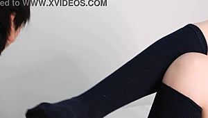 かわいい制服女子の紺ソックス 足コキ 素人 靴下コキ m男 美脚 足フェチ