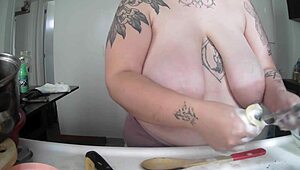 doing the dishes with my boobies out