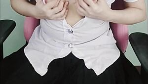 I is Nini, student girl with big tit, showing my beautifull pussy on camra for you alls