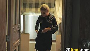 Blonde Whore Takes Buttsex!