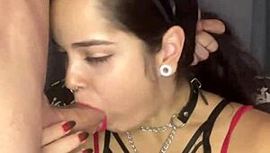 Diabinha com decote gostoso fazendo boquete profundo babado no wellington prado