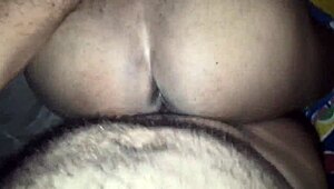 शोनस इंडियन वाइफ को हसबैंड के चीटिंग फ्रेंड से फिर से गैंगबैंग किया जाता है