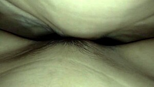 เลียเม็ดแตดเพื่อนสาวแล้วเอาควยยัดเข้าไปในรูหีจนน้ำแตก