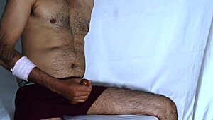 घर पर दोस्त की बहन को मोटा काला लंड दिखाया