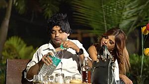 हॉट इंडियन मॉडल बिहारी बाबू की गांड चाटकर चोदती है एनल चुदाई