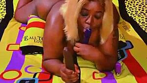 Sundaydogood614 shows shaved pussy in homemade update