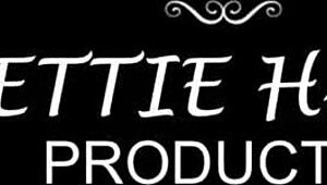 Behind The Scenes With Bettie Hayward - College Girl Photoshoot