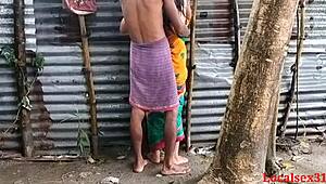 रैनी टाइम में बंगाली बौड़ी आउटडोर चुदाई लोकलसेक्स31 का ऑफिशियल वीडियो