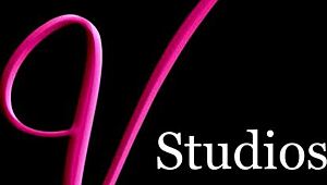 Vee masturbates hard! Naughty boy gets off with big saggy tits!