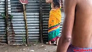 रैनी टाइम में बंगाली बौड़ी आउटडोर चुदाई लोकलसेक्स31 का ऑफिशियल वीडियो