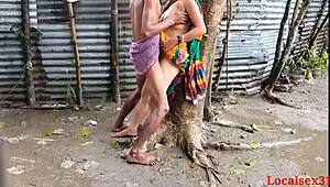 रैनी टाइम में बंगाली बौड़ी आउटडोर चुदाई लोकलसेक्स31 का ऑफिशियल वीडियो