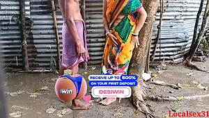 रैनी टाइम में बंगाली बौड़ी आउटडोर चुदाई लोकलसेक्स31 का ऑफिशियल वीडियो