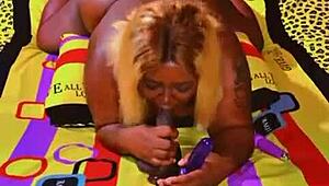 Sundaydogood614 shows shaved pussy in homemade update