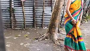 रैनी टाइम में बंगाली बौड़ी आउटडोर चुदाई लोकलसेक्स31 का ऑफिशियल वीडियो