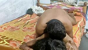 जोशीला देसी कपल घरेलू गर्मागर्म चुदाई के अंतरंग पल शेयर करता है