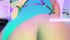 Street fighter cosplay Cammy riding a veiny character.