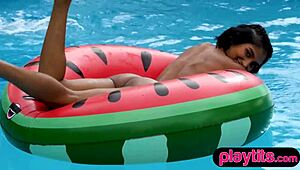 Petite MILF strips 😏