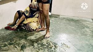 इंडियन देसी मेड को डॉगी में चोदा बड़े चूचे उछलते चूत चुदाई