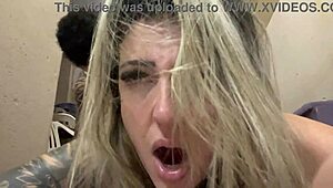 no beco de uma viela fazendo aquele amor gostoso com a buceta toda molhada e seu pau pulsando dentro dela sem camisinha pronto pra gozamos juntos