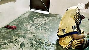 इंडियन देसी मेड को डॉगी में चोदा बड़े चूचे उछलते चूत चुदाई