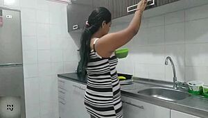 Colombian lesbians dive into mutual pussy licking at home