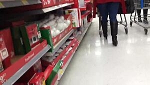 1 Candid Mom Shopping