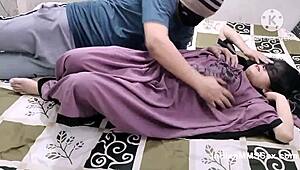 इंडियन मुस्लिम भाभी हिजाब में पति से हॉट चुदाई 😈