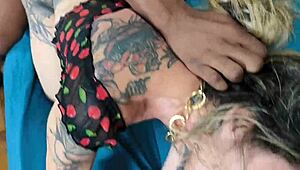 Dois Dotados Fodendo a Coroa no Pelo!