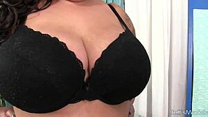 asian plumper miss lingling receives a fine rubdown