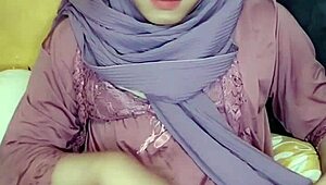 hijab crossdresser masturbates solo... so hot??