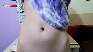 she uses a hairbrush to masturbate her hungry cunt and reach orgasm quickly