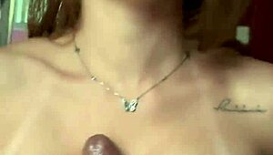 Cunhada dos olhos verdes me fez gozar nos peitos