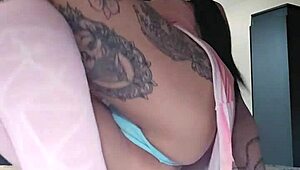 Want to chat with petite Emyangel's tight pussy?