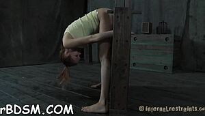 Widening open slaves muff.