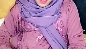 hijab crossdresser masturbates solo... so hot??