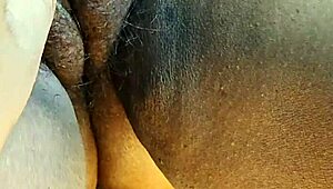 मुझे अपनी देसी भाभी की बालों वाली बड़ी चूत साफ करना पसंद... कभी शेव करके स्मूथ