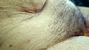 मुझे अपनी देसी भाभी की बालों वाली बड़ी चूत साफ करना पसंद... कभी शेव करके स्मूथ