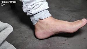 Brazilian pornstar strokes huge cock to massive cumshot