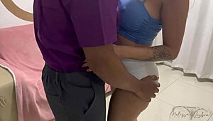 Meu Corninho Removes Condom and Fucks Wife with Tech's Cock in Pussy