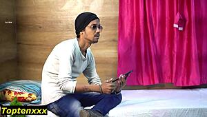 इंडियन लड़कियां रोमांटिक रोलप्ले से डॉगी क्रीमपाई