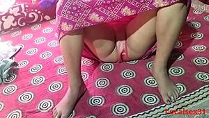 जोशीली युवा बीवी को घर रैंच पर डॉगीस्टाइल बड़े देसी लंड से चोदा