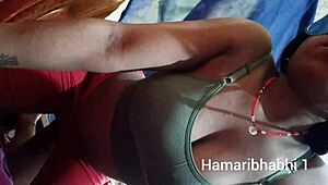 बड़े बूब्स वाली इंडियन गांव की बीवी रैंच पर टाइट लेगिंग्स में लंड पर सवार!